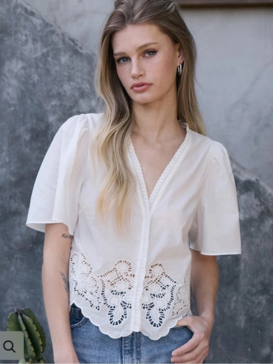 Raisonnel Tops - NWT EMBROIDERED SCALLOP HEM PUFF SLEEVE BLOUSE - WHITE, Medium